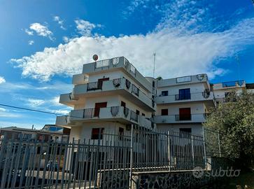 4 vani con vista mare via livorno aci trezza