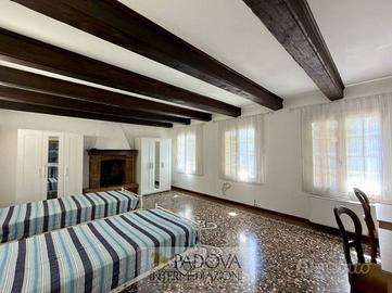 Stanza in appartamento di 170 m² a Rubano