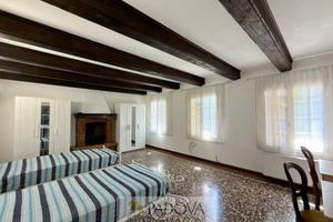 Stanza in appartamento di 170 m² a Rubano