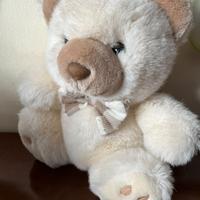 Orsetto Peluche Beige Soffice e Tenero con Fiocco