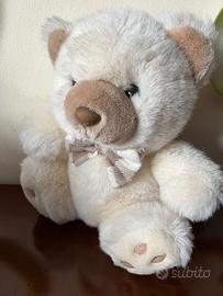 Orsetto Peluche Beige Soffice e Tenero con Fiocco