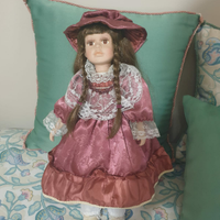 Bambola in porcellana