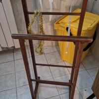 Servo muto appendiabiti con ruotine