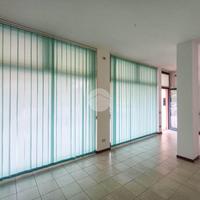 NEGOZIO A CASTEL ROZZONE