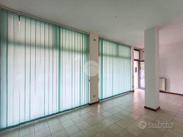 NEGOZIO A CASTEL ROZZONE