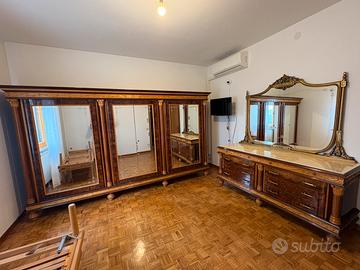 Armadio e comó con specchio