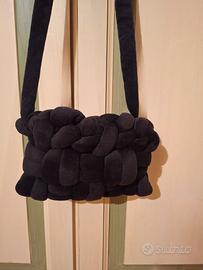 Borsa intrecciata a mano