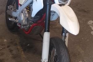 supermotard 125 4 tempi ajp pr4