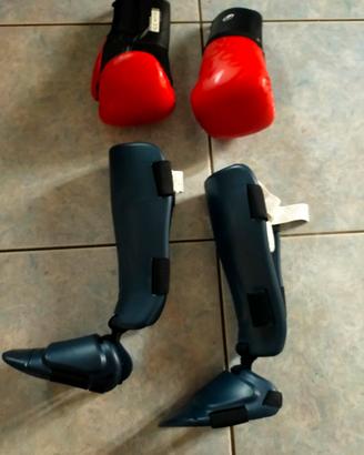 Guantoni e protezioni per kick-boxing