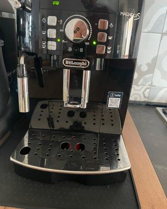 Macchina caffè espresso De Longhi Magnifica