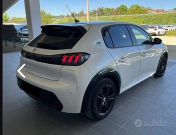 PEUGEOT E-208 ALLURE