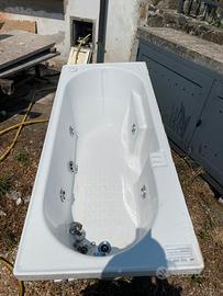 Vasca da bagno idromassaggio