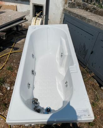 Vasca da bagno idromassaggio