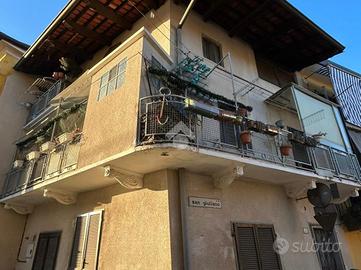 CASA SEMINDIPENDENTE A BARBANIA