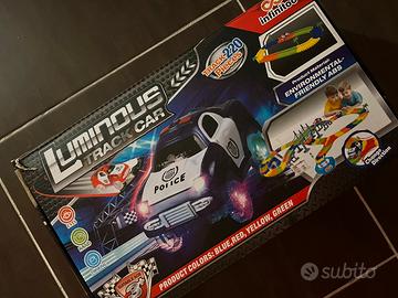 Pista fluorescente con 4 Macchinine luminose