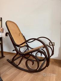 Sedia a dondolo in legno