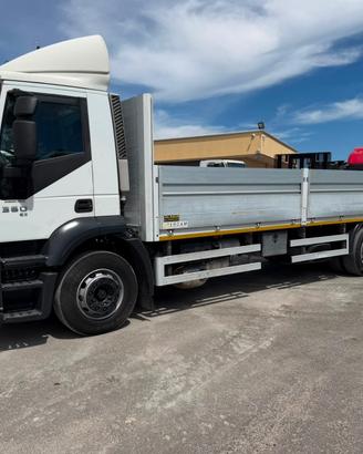 Stralis 360 pianale con rampa