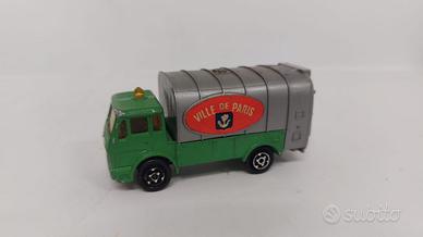 camioncino giocattolo 