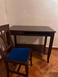 scrivania e sedia 