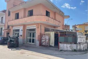 Appartamento di 110 m² con più di 5 locali e box a