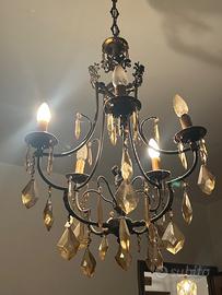 Lampadario in bronzo con gocce di cristallo