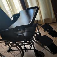 Sedia comoda con ruote  multifunzione

