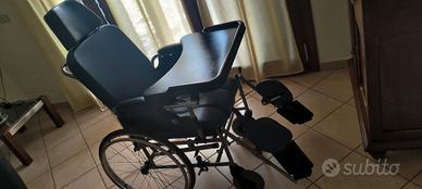 Sedia comoda con ruote  multifunzione

