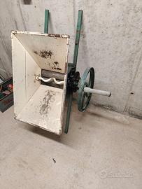 Pigiatrice manuale per uva – 70x40 cm