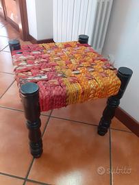 Sgabello multicolore 