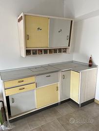Mobili cucina anni 60/70 molto particolari