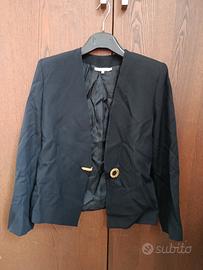 Giacca nera elegante è un blazer senza collo