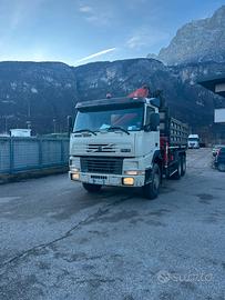VOLVO FM12 420 con gru