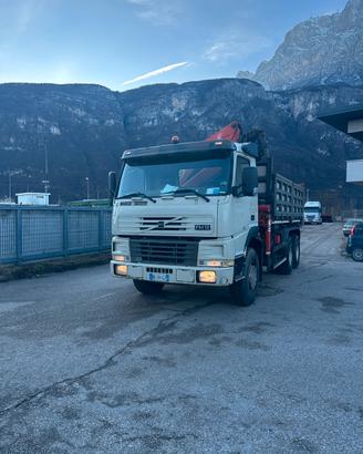 VOLVO FM12 420 con gru