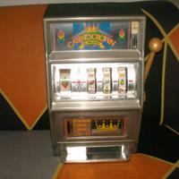 SLOT MACHINE CASINO CROWN