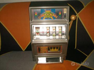 SLOT MACHINE CASINO CROWN
