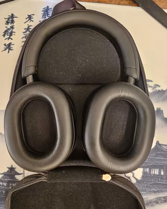 cuffie sony WH-1000XM5 con Wicked Cushions earcups