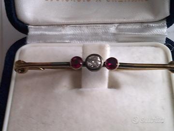 Spilla balia anni 40 con brillante antico e rubini