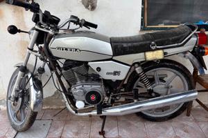 Moto GILERA T4 200