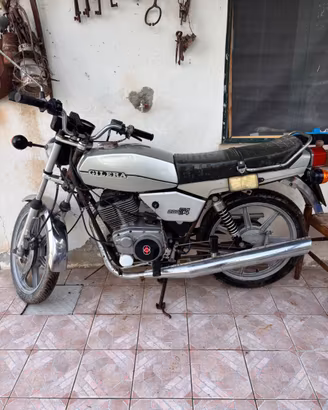Moto GILERA T4 200