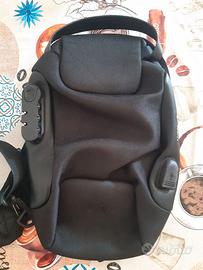 Zaino monospalla con lucchetto zip