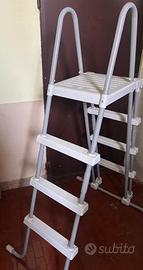 Scala esterna per piscina tipo laghetto