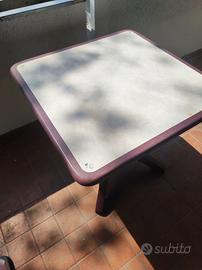 Tavolo da esterno in plastica quadrato, chiudibile