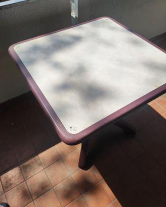 Tavolo da esterno in plastica quadrato, chiudibile