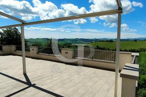 Villa di 460 m² con 4 locali e box auto doppio a C