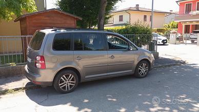 W TOURAN 2.0 BIFUEL  - METANO - 7 POSTI