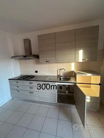 Cucina completa con elettrodomestici