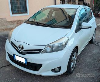 Toyota Yaris 1.4D-4D Lounge 5p 90CV + 4dischi lega