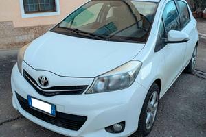 Toyota Yaris 1.4D-4D Lounge 5p 90CV + 4dischi lega