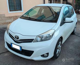 Toyota Yaris 1.4D-4D Lounge 5p 90CV + 4dischi lega
