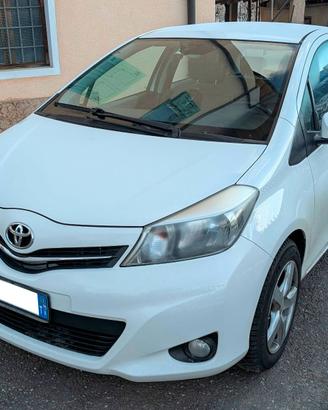 Toyota Yaris 1.4D-4D Lounge 5p 90CV + 4dischi lega